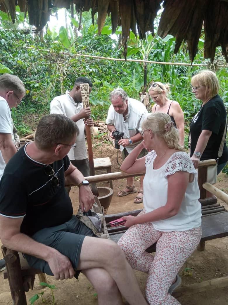 Galapagos Homestay Lushoto Exteriör bild